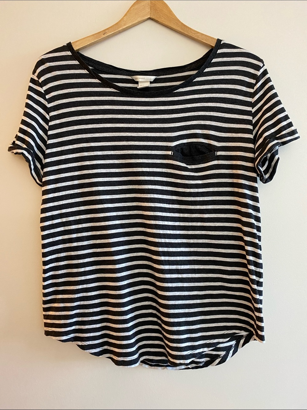 🌸🌼3 for $12🌸🌼H&M Black and White Striped Short Sleeve Tee